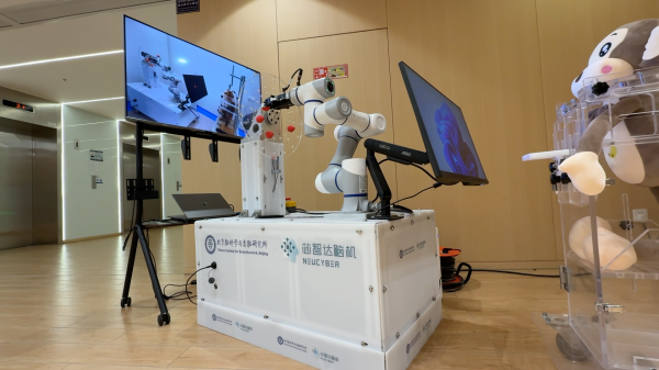 金多多 对标Neuralink，这款侵入式脑机接口明年有望临床 | 活力中国调研行