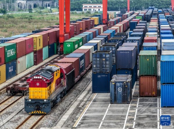 创达盈配资 今年前8个月重庆经西部陆海新通道运输货物超20万标箱